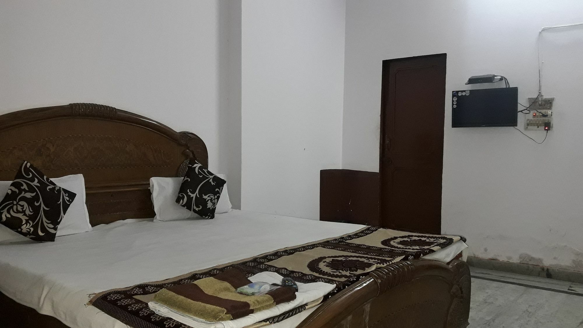 Oyo Rajdhani Guest House Faridabad Exterior foto