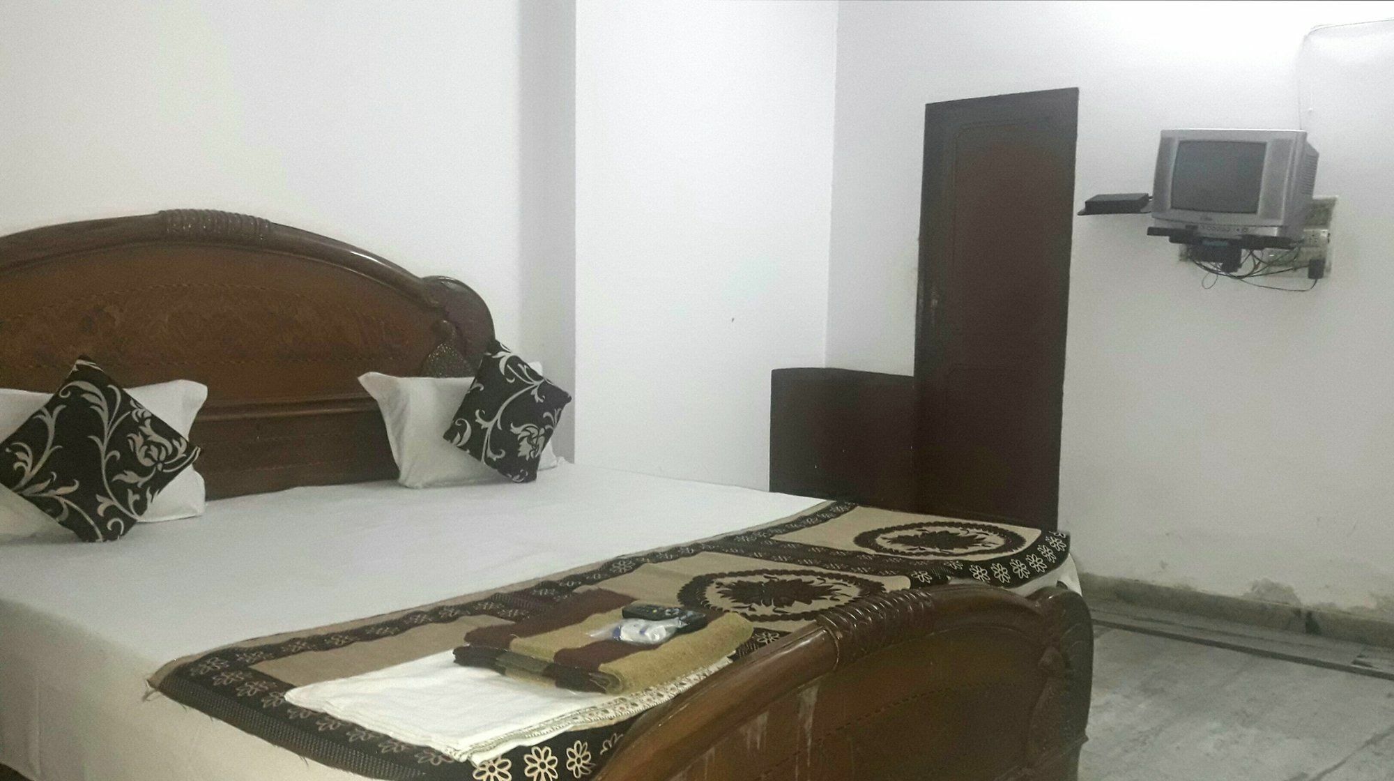 Oyo Rajdhani Guest House Faridabad Exterior foto